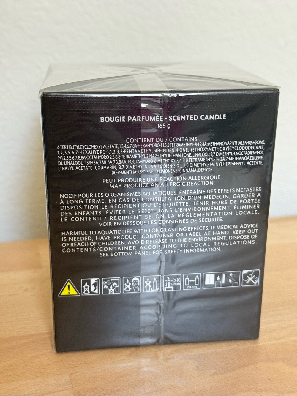 Yves Saint Laurent Elegant Candle - Full Size 165g - Picture 3 of 5
